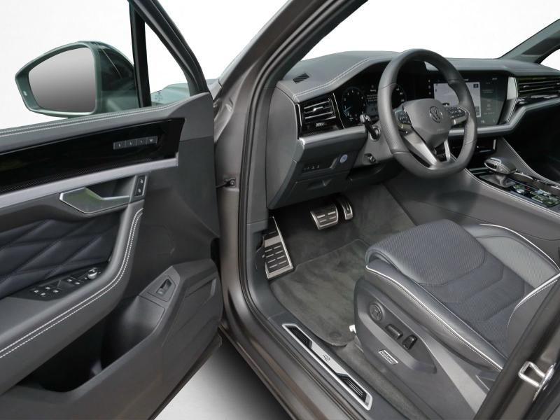 Volkswagen Touareg R-Line – image 14 of 25