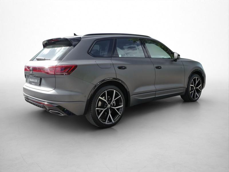 Volkswagen Touareg R-Line – image 19 of 25