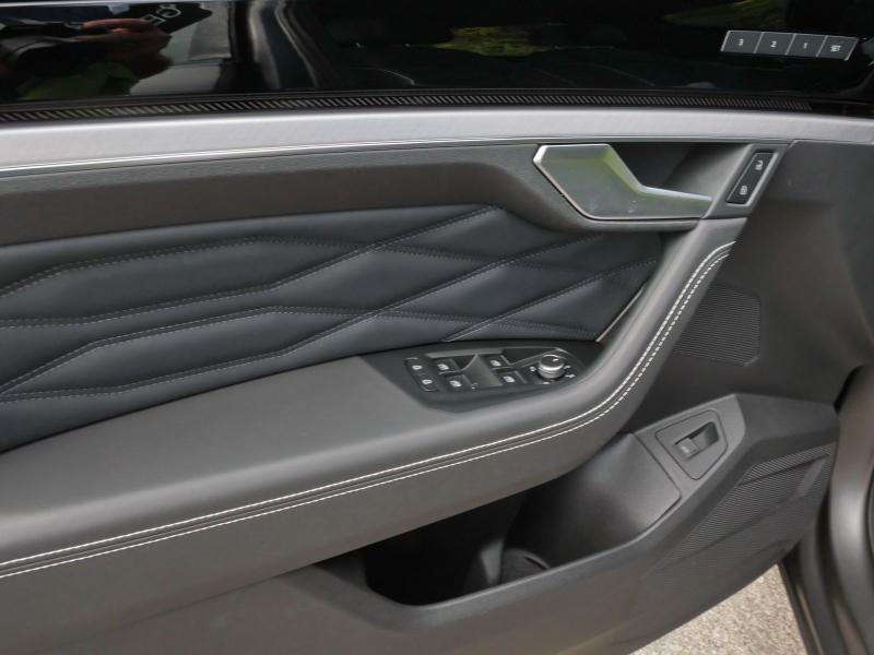 Volkswagen Touareg R-Line – image 22 of 25