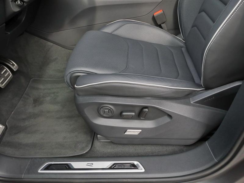 Volkswagen Touareg R-Line – image 23 of 25