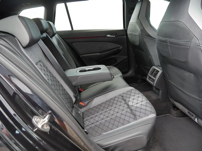 Volkswagen Golf Variant R-Line – image 16 of 24