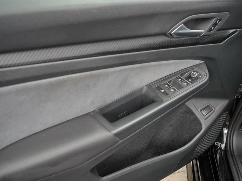 Volkswagen Golf Variant R-Line – image 21 of 24