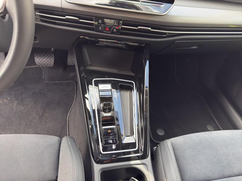 Volkswagen Golf Style – image 7 of 15
