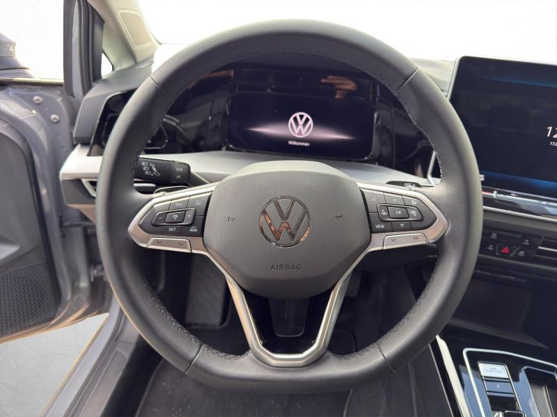 Volkswagen Golf Style – image 8 of 15