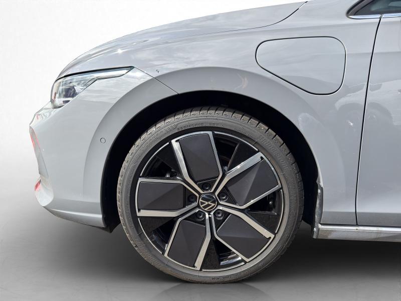 Volkswagen Golf Style – image 11 of 15
