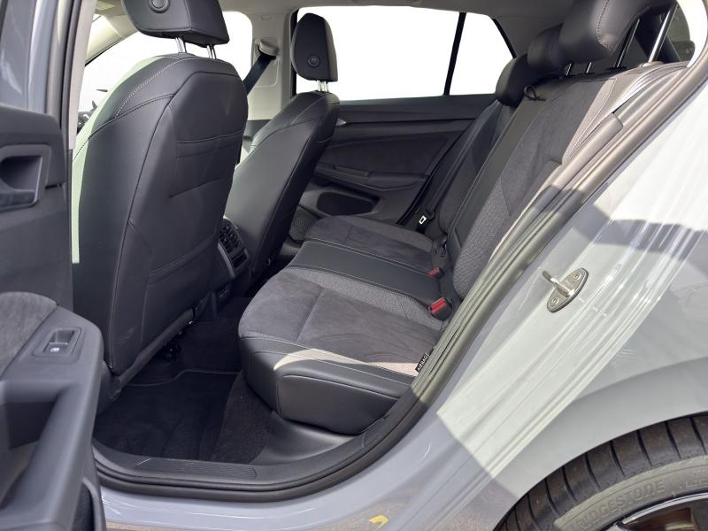 Volkswagen Golf Style – image 13 of 15