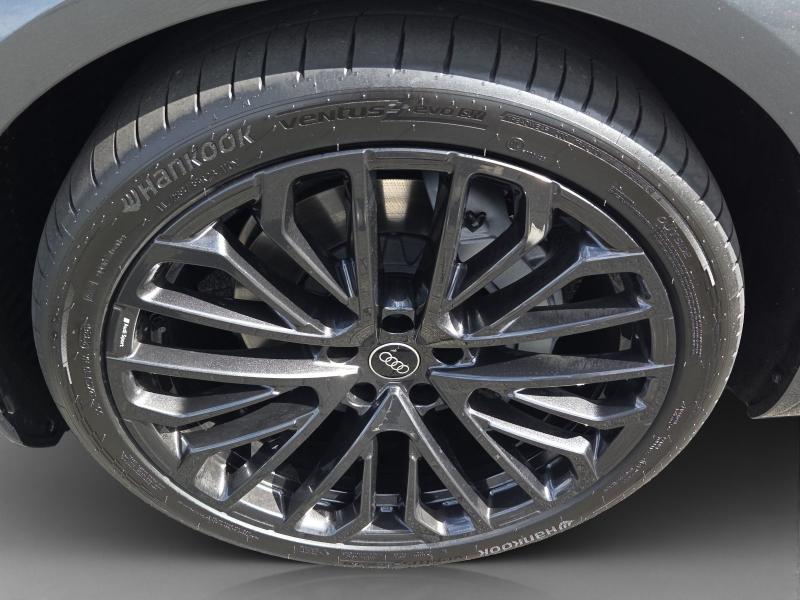Audi Q7 S line – image 13 of 18