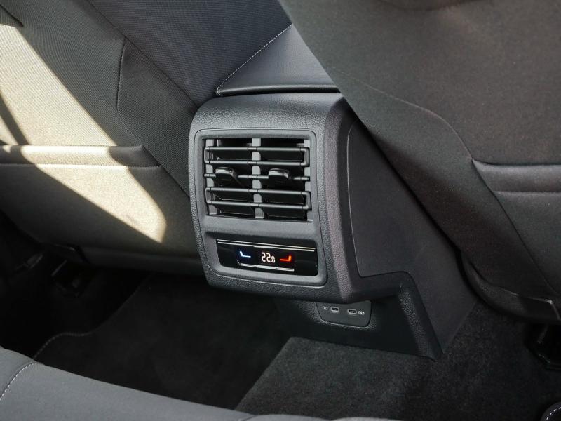 Volkswagen Golf LIFE – image 17 of 23