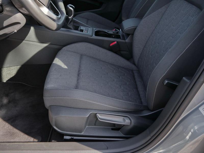 Volkswagen Golf LIFE – image 21 of 23