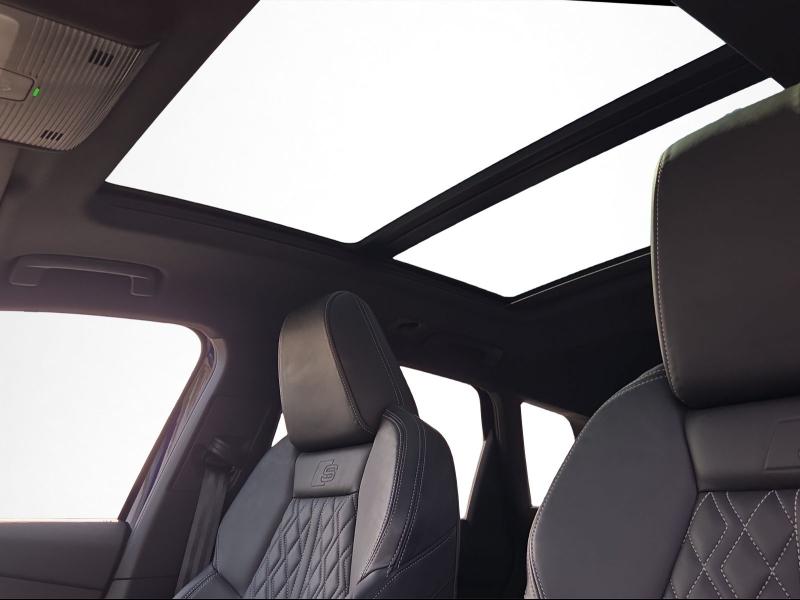 Audi Q4 e-tron S line – image 10 of 21
