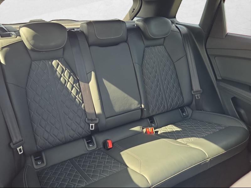 Audi Q4 e-tron S line – image 16 of 21