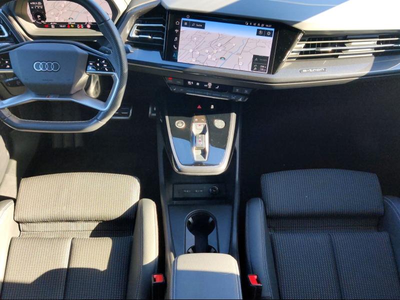 Audi Q4 e-tron S line – image 7 of 25
