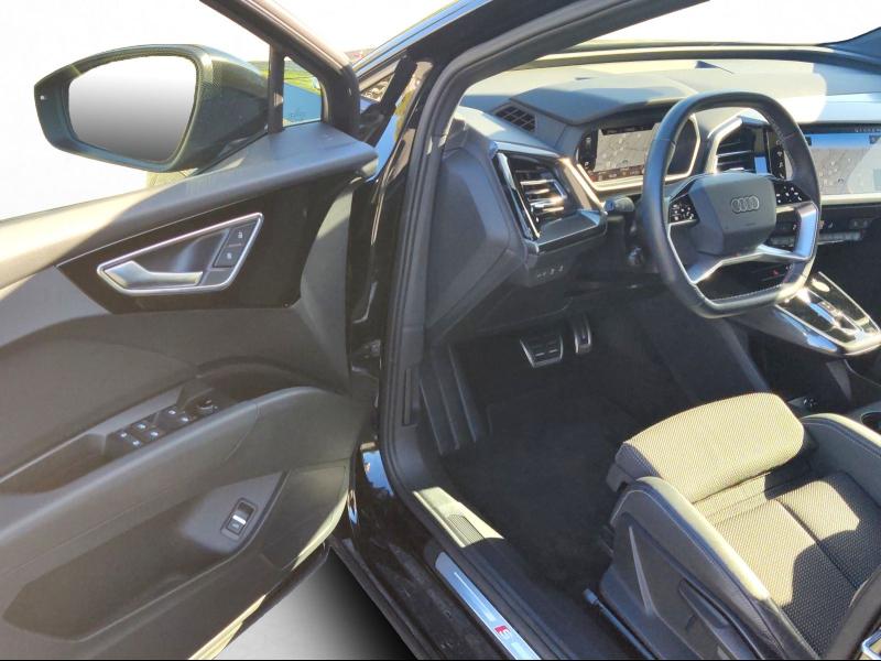 Audi Q4 e-tron S line – image 14 of 25