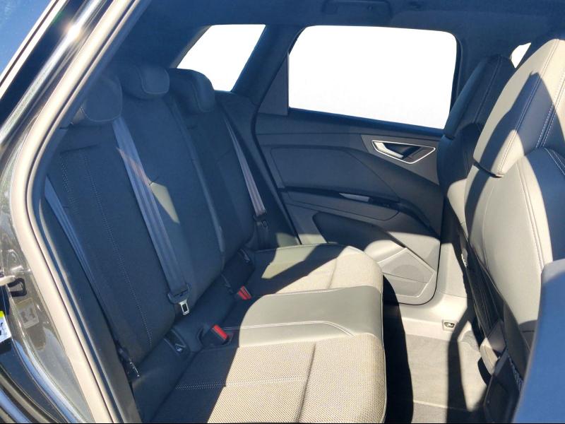 Audi Q4 e-tron S line – image 16 of 25