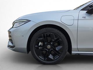 Volkswagen Passat Variant R-Line – image 13 of 17