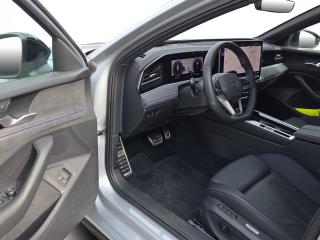 Volkswagen Passat Variant R-Line – image 14 of 17