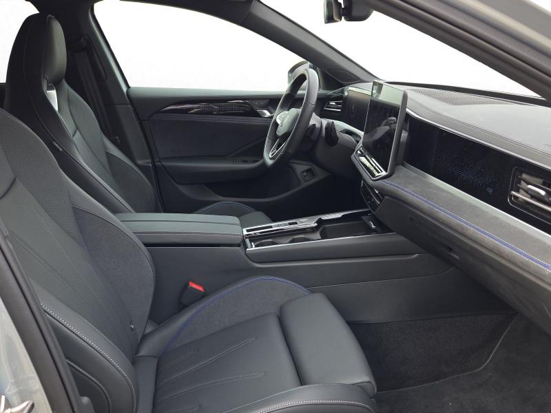 Volkswagen Passat Variant R-Line – image 4 of 17