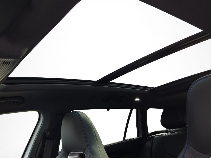 Volkswagen Passat Variant R-Line – image 10 of 17