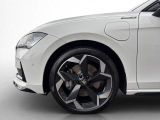 Škoda Superb Sportline – image 13 of 17