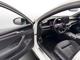 Škoda Superb Sportline – image 14 of 17