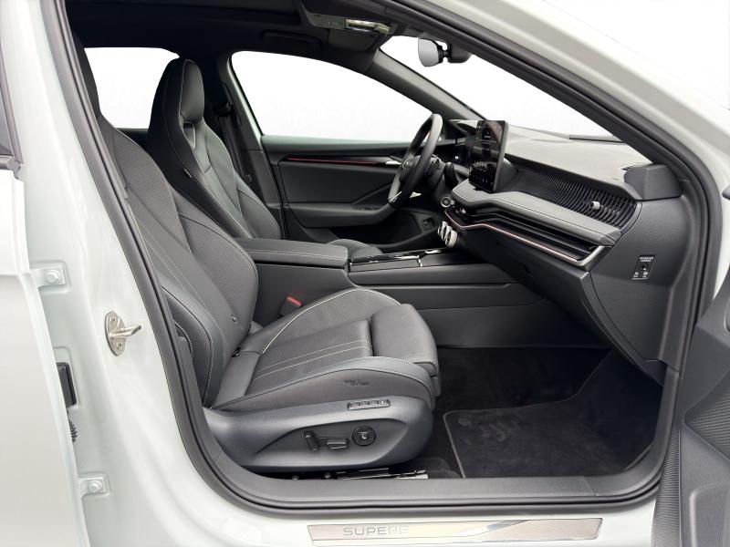Škoda Superb Sportline – image 4 of 17