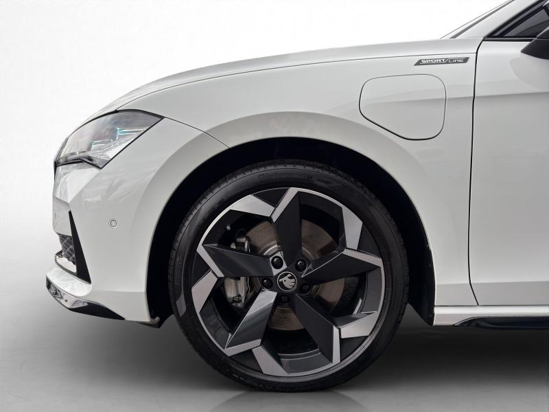 Škoda Superb Sportline – image 13 of 17