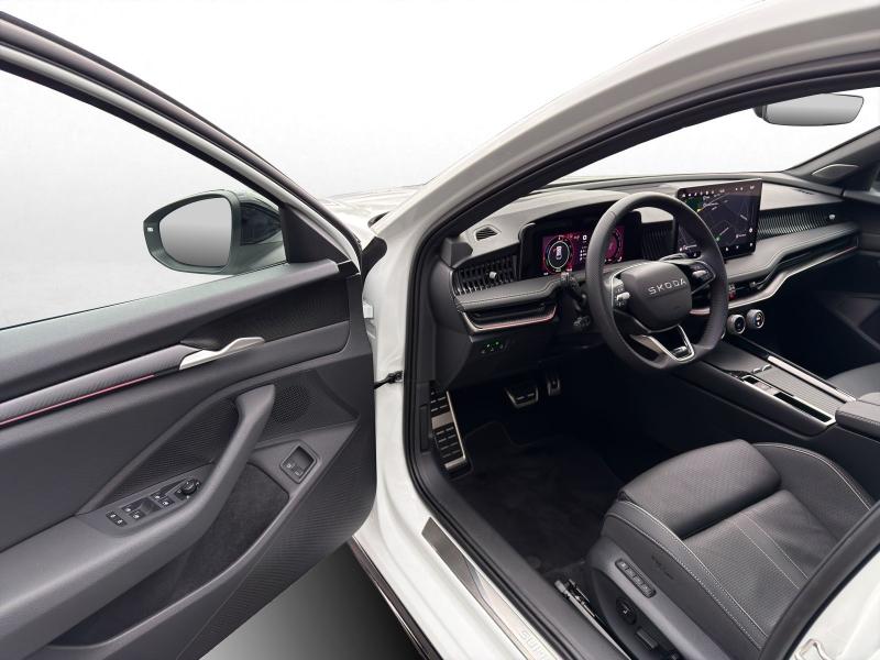 Škoda Superb Sportline – image 14 of 17