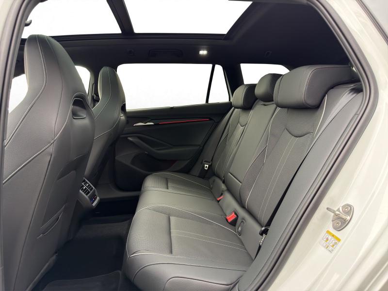 Škoda Superb Sportline – image 15 of 17