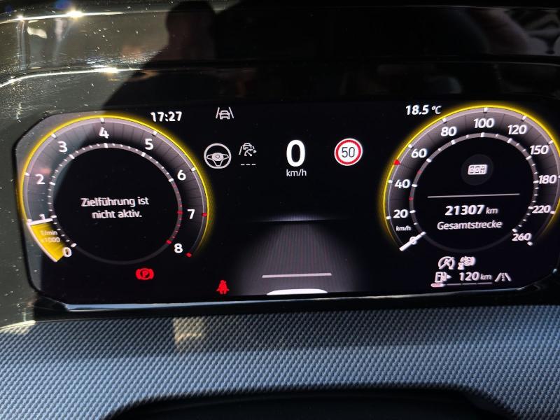 Volkswagen Golf Variant R-Line – image 9 of 23