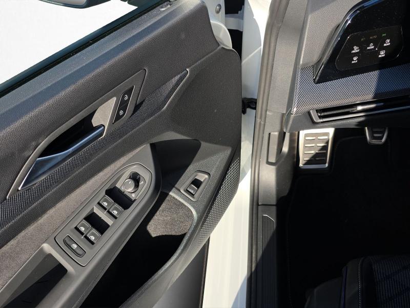 Volkswagen Golf Variant R-Line – image 13 of 23
