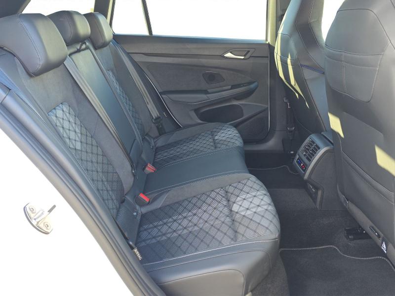 Volkswagen Golf Variant R-Line – image 15 of 23