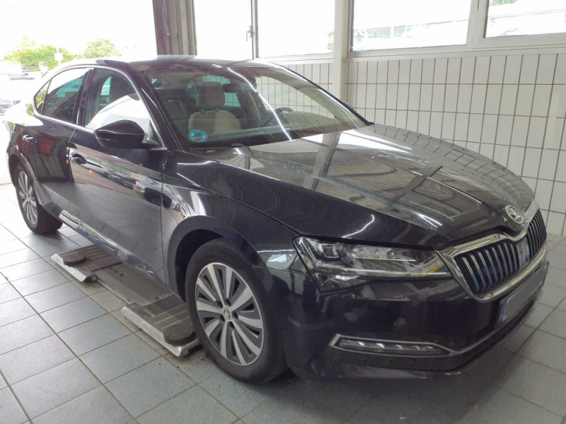 Škoda Superb Style – image 2 of 8