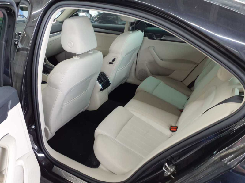 Škoda Superb Style – image 6 of 8