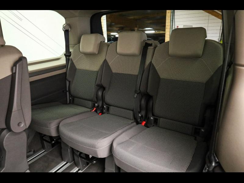 Volkswagen T7 Multivan Edition – image 13 of 15