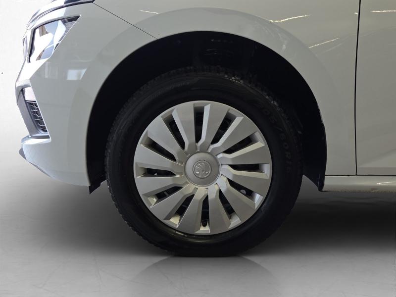 Škoda Kamiq Essence – image 12 of 15