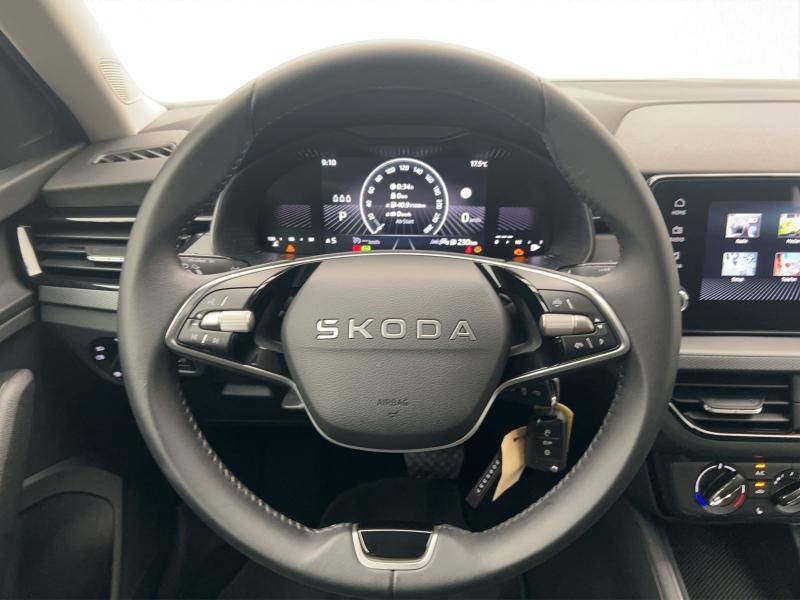 Škoda Kamiq Essence – image 8 of 17