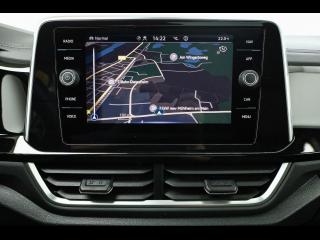 Volkswagen T-Roc R-Line – image 13 of 25