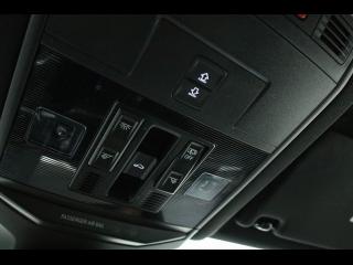 Volkswagen T-Roc R-Line – image 16 of 25
