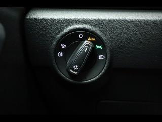 Volkswagen T-Roc R-Line – image 17 of 25