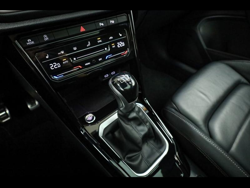 Volkswagen T-Roc R-Line – image 15 of 25