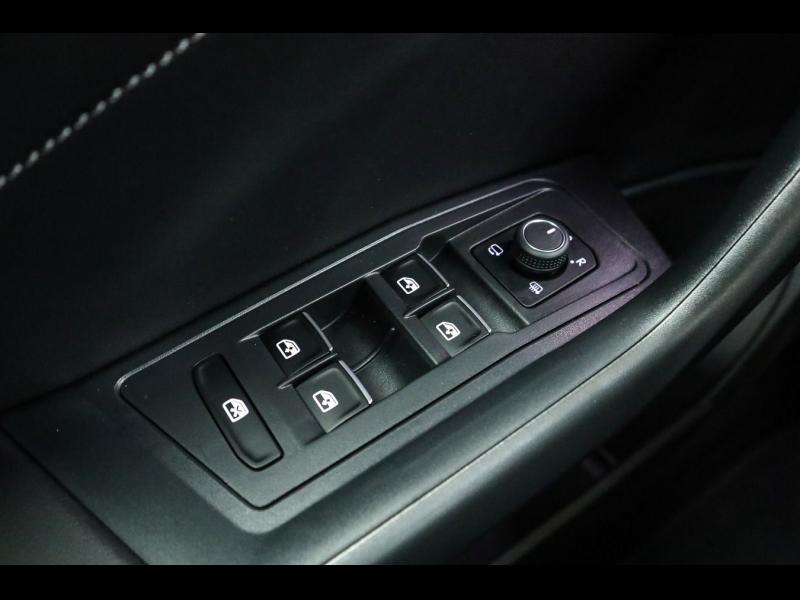 Volkswagen T-Roc R-Line – image 18 of 25
