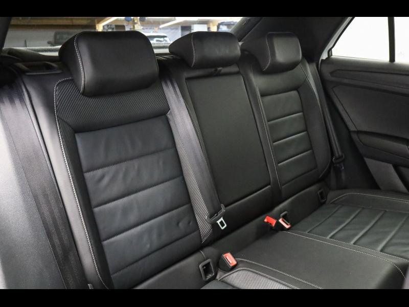 Volkswagen T-Roc R-Line – image 21 of 25