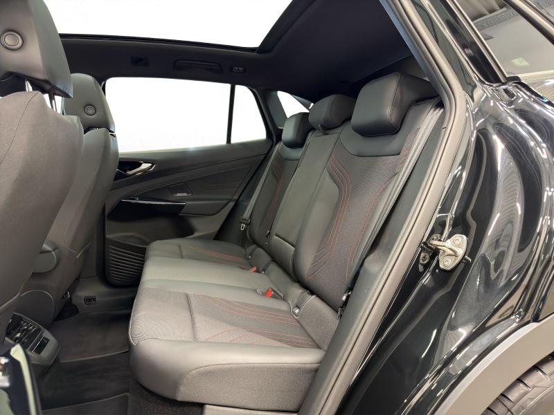 Volkswagen ID.4 GTX – image 14 of 17