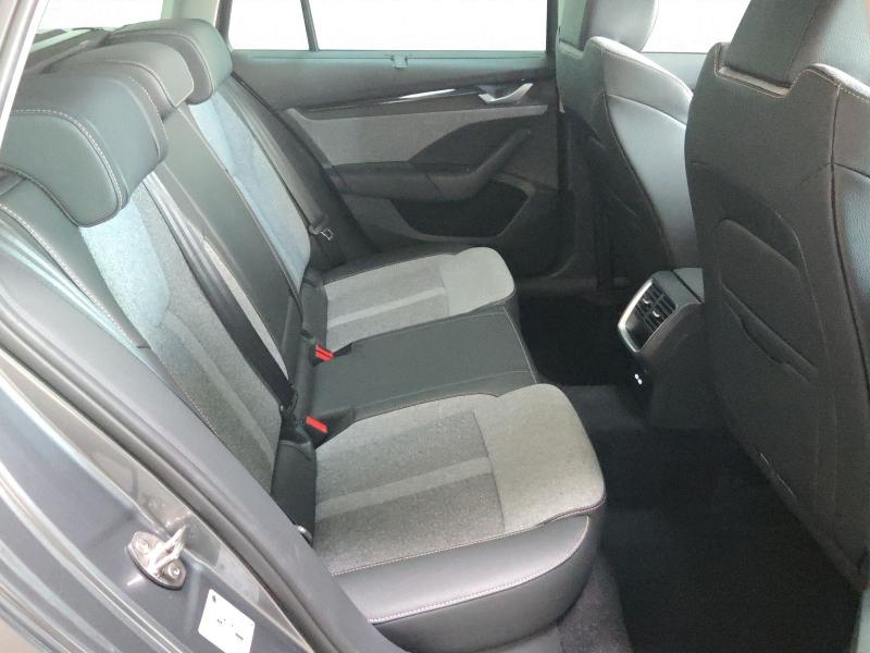 Škoda Octavia Selection – image 14 of 17