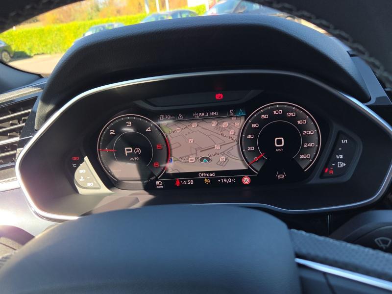 Audi Q3 Sportback S line – image 9 of 18