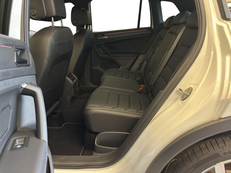 Volkswagen Tiguan R-Line – image 12 of 13