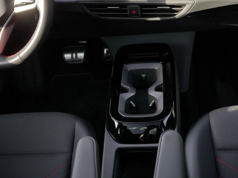 Volkswagen ID.4 GTX – image 7 of 24