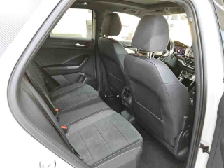 Volkswagen T-Roc R-Line – image 7 of 8