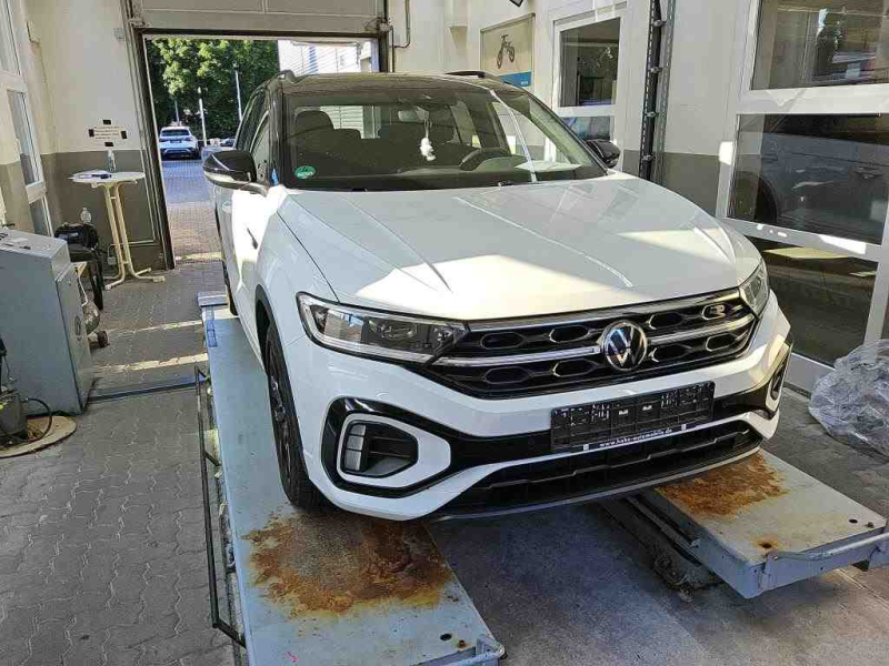 Volkswagen T-Roc R-Line – image 3 of 8