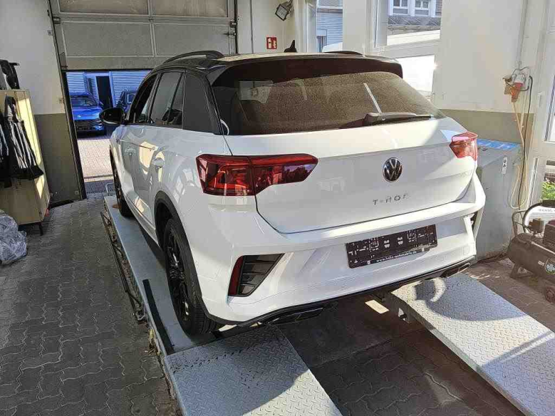 Volkswagen T-Roc R-Line – image 4 of 8